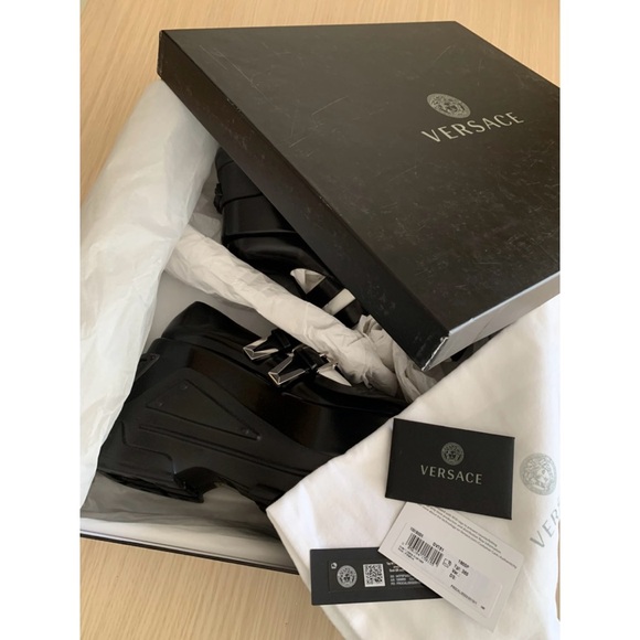 Versace Medusa Anthem Mary Janes - Picture 6 of 10